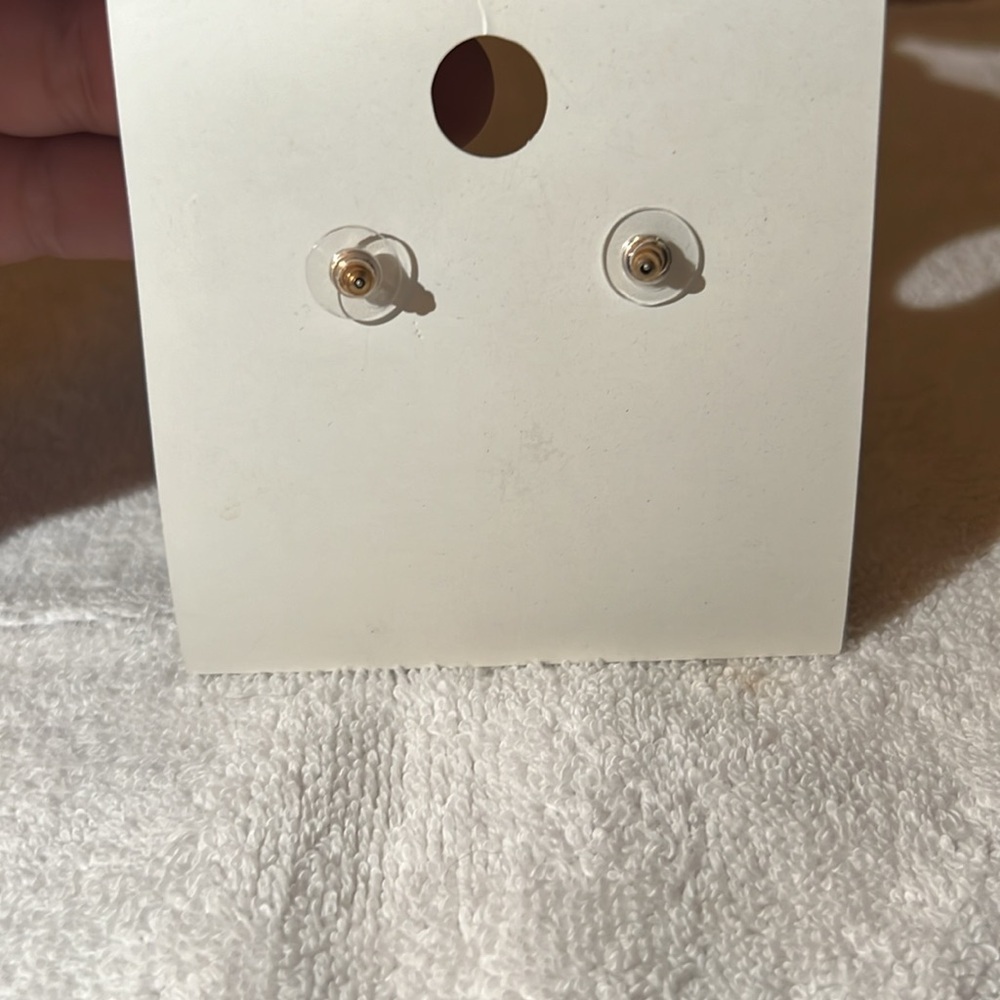 New yellow earrings. - Picture 4 of 5